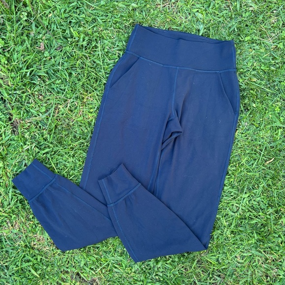 Lululemon hight waisted navy blue joggers with pockets - Picture 1 of 6